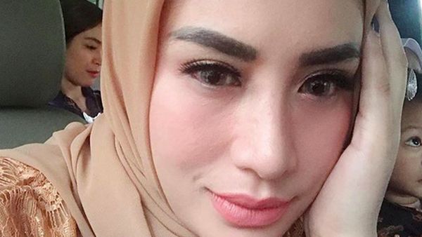 Buka-tutup Hijab Shinta Bachir