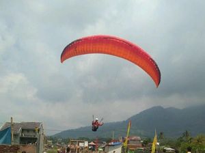 Garut Gelar Kejuaraan Paralayang dan Gantole Garut Gelar Kejuaraan Paralayang dan Gantole
