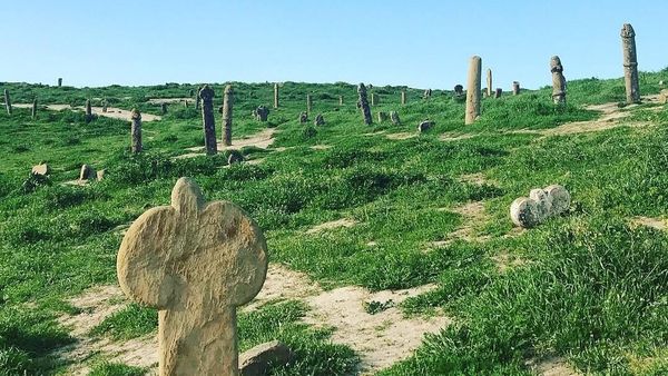 Foto: Makam Misterius dengan Nisan Berbentuk Kelamin Manusia
