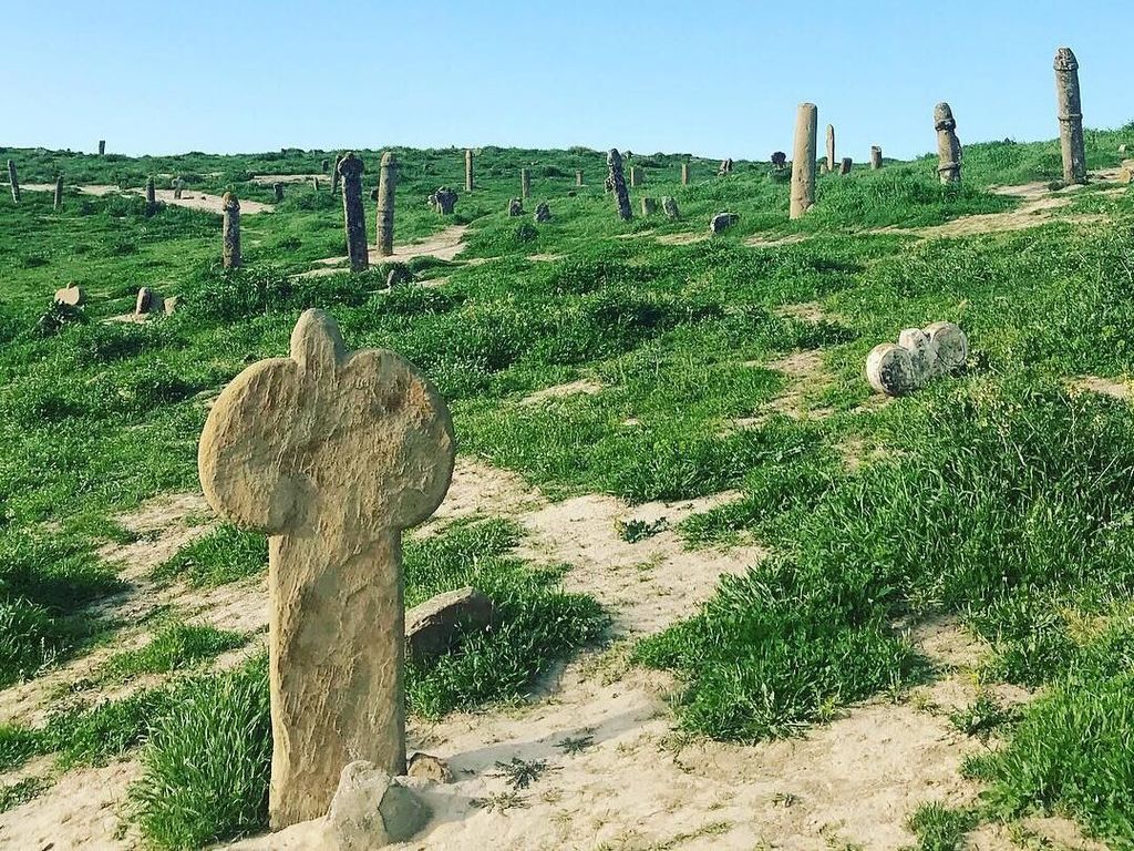 Foto: Makam Misterius dengan Nisan Berbentuk Kelamin Manusia Foto: Makam Misterius dengan Nisan Berbentuk Kelamin Manusia