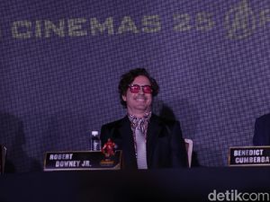 Aksi Konyol Robert Downey saat Jumpa Pers Avengers: Infinity War