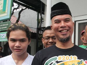 Al dan Dul Setia Dampingi Ahmad Dhani Sidang