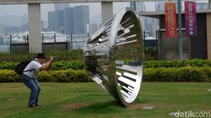 Hanya di Hong Kong, Patung-patung Keren Ini Dipajang di Taman