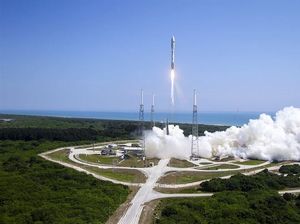 Satelit Pemburu Bumi Baru Sukses Mengangkasa