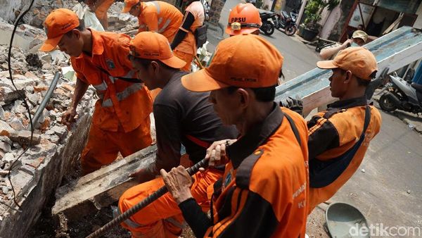 Bangunan Liar di Kwitang Dibongkar