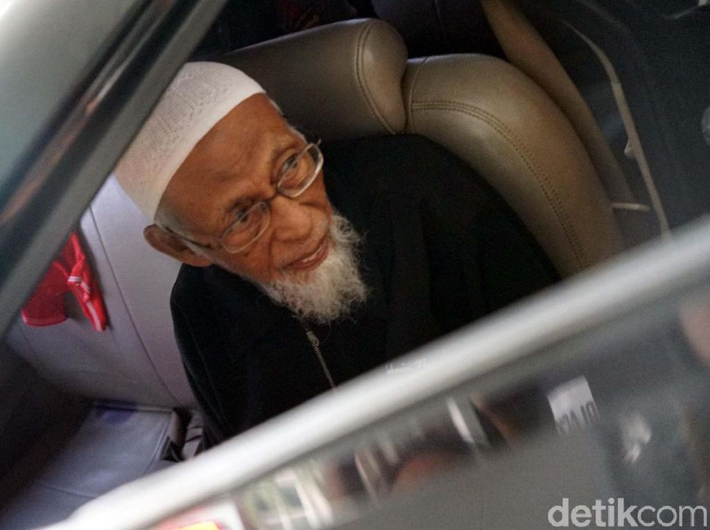 Abu Bakar Baasyir Bebas Pekan Ini, Langsung Pulang ke Ngruki Abu Bakar Baasyir Bebas Pekan Ini, Langsung Pulang ke Ngruki