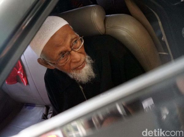 Setelah 5 Jam, Abu Bakar Baasyir Tinggalkan RSCM