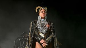 Foto: Gaya Seksi Beyonce Jadi Ratu Mesir di Coachella 2018