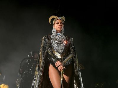 Foto: Gaya Seksi Beyonce Jadi Ratu Mesir di Coachella 2018
