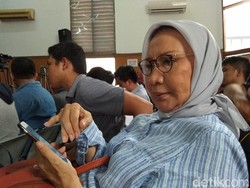 Beri Dukungan, Ratna Sarumpaet-Asma Dewi Datangi Sidang Ahmad Dhani