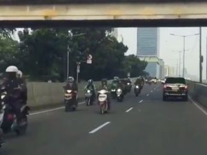 Nggak Ada Kapoknya, Pemotor Masih Nekat Lawan Arus di JLNT Casablanca