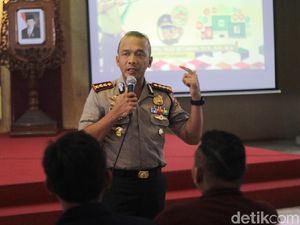 Pesan Kapolrestabes Surabaya ke Mahasiswa: Cerna Informasi Hoax Pesan Kapolrestabes Surabaya ke Mahasiswa: Cerna Informasi Hoax