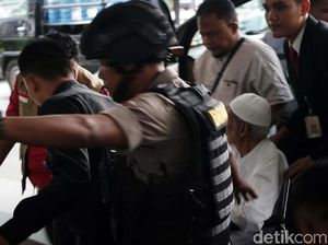 Abu Bakar Baasyir Cek Kesehatan di RSCM Abu Bakar Baasyir Cek Kesehatan di RSCM