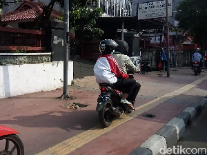 Kemenhub: Trotoar Bukan Jalur Buat Pemotor! Kemenhub: Trotoar Bukan Jalur Buat Pemotor!