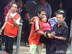 Puluhan Karyawati Toko Buku di Jambi Histeris, Diduga Kesurupan