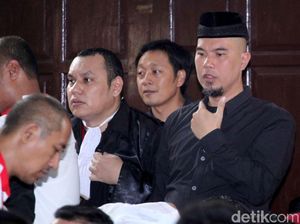 Tak Ditahan, Ahmad Dhani Diminta Hakim Selalu Hadiri Sidang Tak Ditahan, Ahmad Dhani Diminta Hakim Selalu Hadiri Sidang