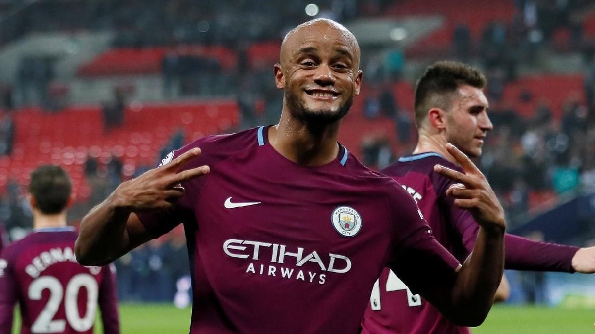 Bek Man City Vincent Kompany meraih gelar juara Premier League ketiga dalam kariernya. (Foto: David Klein/Reuters)