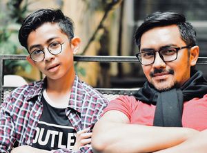 10 Potret Keakraban Prabu Revolusi dan 2 Jagoannya