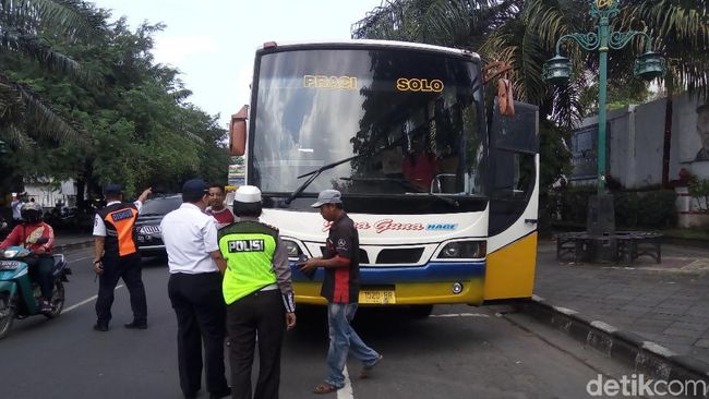 Berita Potong Kompas Akibat Proyek Jalan Layang Manahan, 8 Bus Ditilang Rabu 17 April 2024