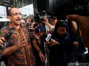 Djamal Aziz Kembali Diperiksa KPK Djamal Aziz Kembali Diperiksa KPK
