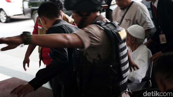 Baasyir Datangi RSCM, Polisi Siaga