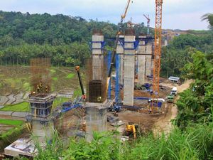 Demi Rupiah, Jokowi Kaji Penundaan Beberapa Proyek Infrastruktur