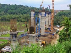 Demi Rupiah, Jokowi Kaji Penundaan Beberapa Proyek Infrastruktur