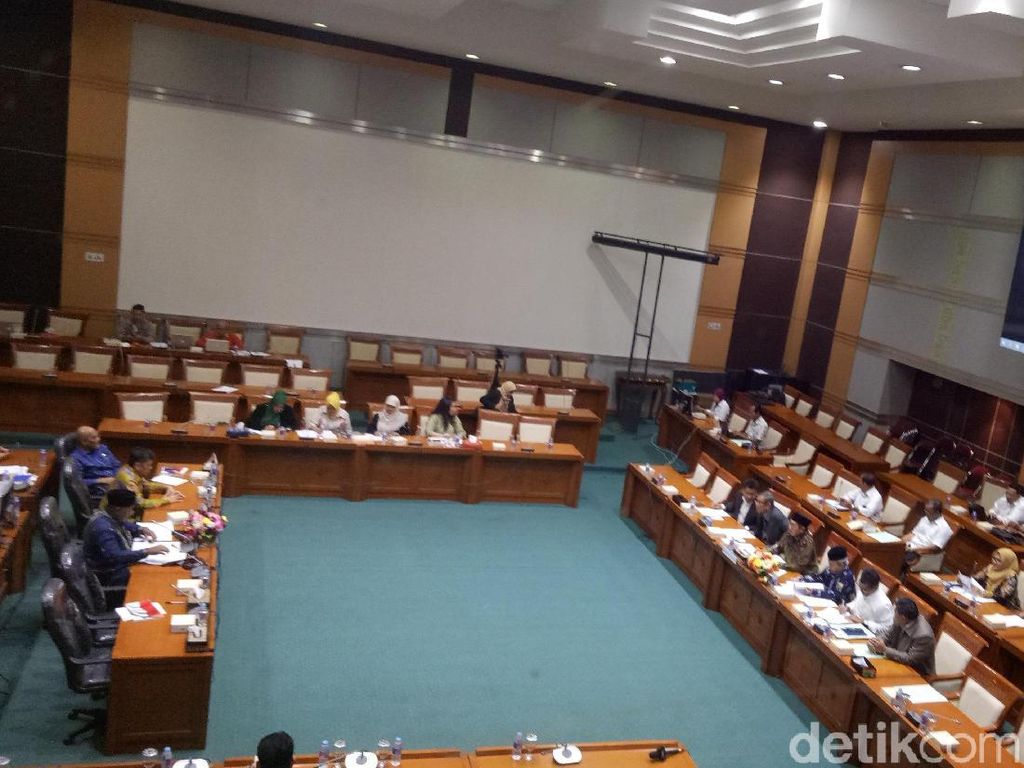Ini Hasil Rapat Komisi VIII DPR-Menag soal Penipuan Umrah Murah Ini Hasil Rapat Komisi VIII DPR-Menag soal Penipuan Umrah Murah