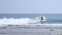 Foto: Surfing di Lampung, Oke Banget!