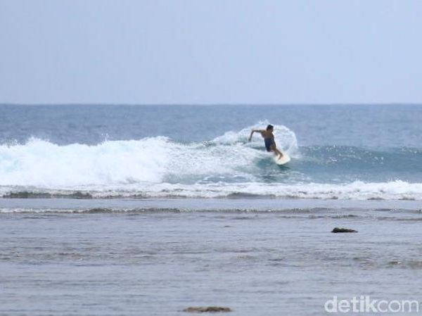 Foto: Surfing di Lampung, Oke Banget!