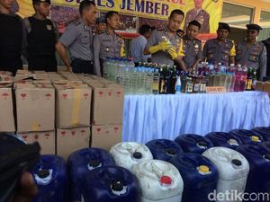 Ribuan Botol dan Puluhan Jeriken Miras Disita Polres Jember