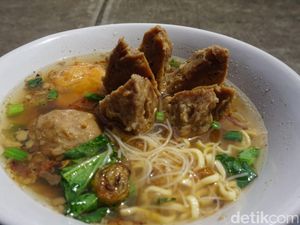 Bakso Gondrong : Ini Bakso Urat dan Bakso Telur yang Paling Populer di Tebet Bakso Gondrong : Ini Bakso Urat dan Bakso Telur yang Paling Populer di Tebet