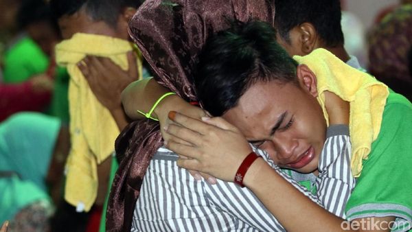 Tangis Haru Pecah Saat Napi Anak Bertemu Ortu