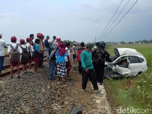Mobil Terseret KA 200 Meter di Pemalang, 2 Orang Tewas Seketika