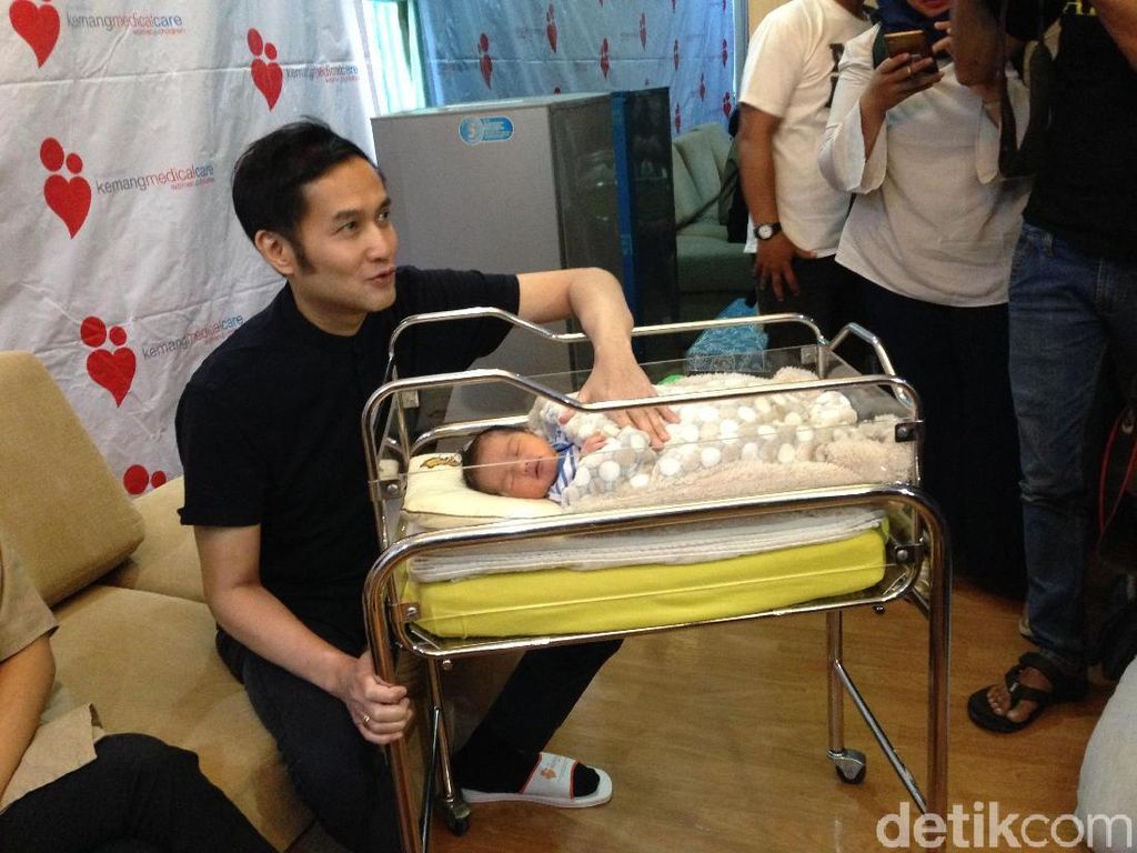 Lahirkan Anak ke-3, Ririn Dwi Ariyanti Jalani Operasi Caesar Lagi Lahirkan Anak ke-3, Ririn Dwi Ariyanti Jalani Operasi Caesar Lagi