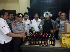 Warung Jamu di Tangerang Dirazia, Ratusan Botol Miras Disita
