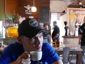 Kerennya Pose Ben Kasyafani Bersama Makanan hingga Meme Nasi yang Kocak