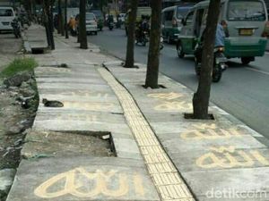 Sesalkan Tulisan Allah di Trotoar Bandung, MUI: Haram Hukumnya Sesalkan Tulisan Allah di Trotoar Bandung, MUI: Haram Hukumnya