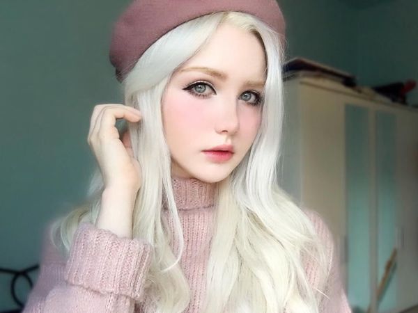 Foto: Pesona Gadis Rambut Silver yang Berwajah Bak Peri Cantik
