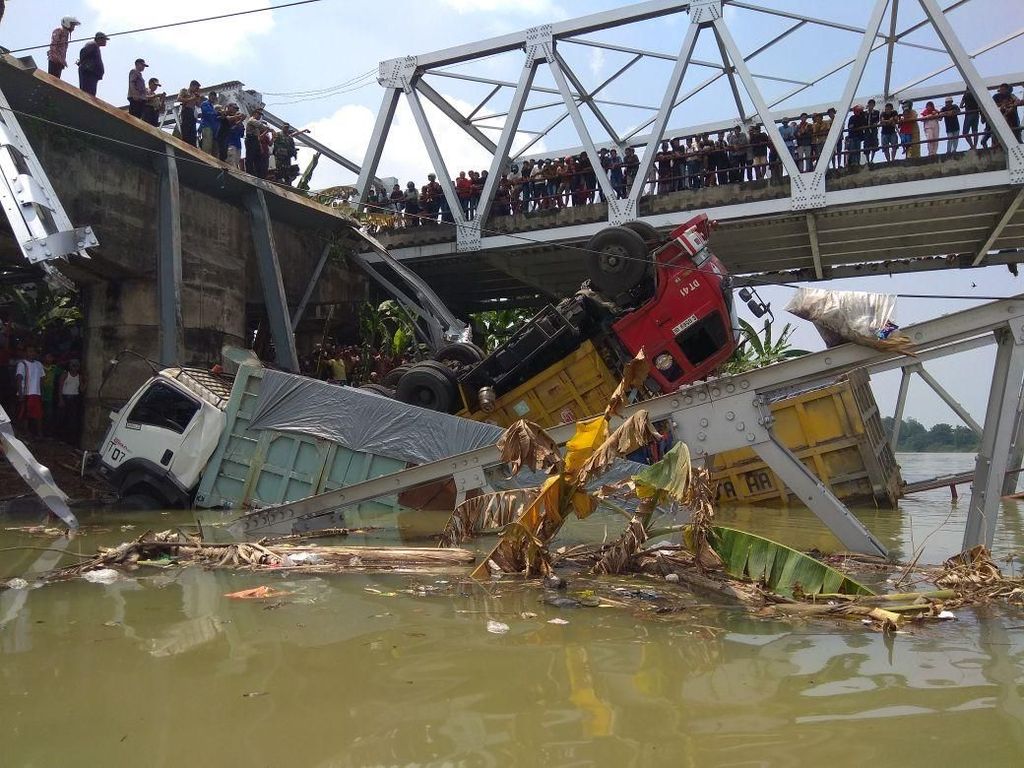 Perbaikan Jembatan Babat yang Ambrol Dikebut Sebelum Lebaran Perbaikan Jembatan Babat yang Ambrol Dikebut Sebelum Lebaran