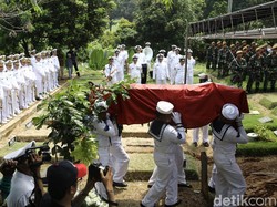 Video Pemakaman Amoroso Katamsi