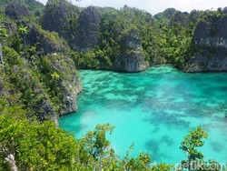 Yang Juga Cantik di Raja Ampat: Telaga Bintang