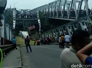 Bupati Lamongan soal Jembatan Ambrol: Bisa Jadi Masalah Tonase
