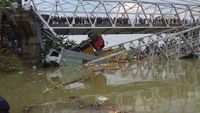 Foto: Ngerinya Saat Jembatan Babat Ambrol