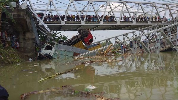 Foto: Ngerinya Saat Jembatan Babat Ambrol