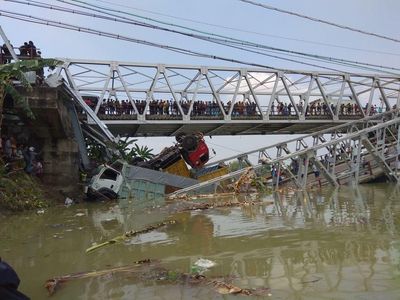 Foto: Ngerinya Saat Jembatan Babat Ambrol