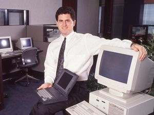 Kisah Pria DO Jadi Juragan Komputer Berduit Rp 324 Triliun Kisah Pria DO Jadi Juragan Komputer Berduit Rp 324 Triliun