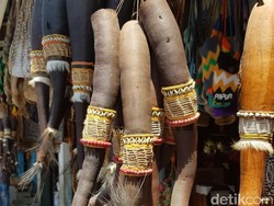 Etika Memotret Pria Berkoteka di Papua