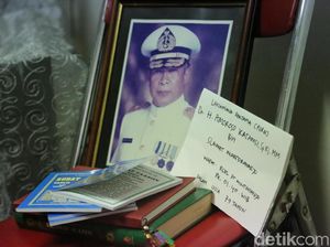 Sambil Menangis, Marini Zumarnis Kenang Sosok Amoroso Katamsi Sambil Menangis, Marini Zumarnis Kenang Sosok Amoroso Katamsi