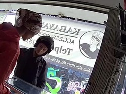Aksi Pria Berhelm Curi Ponsel di Sukabumi Terekam CCTV